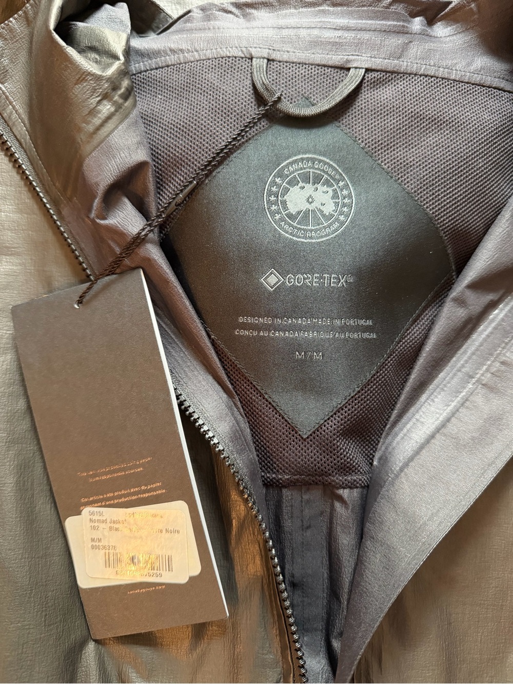 Canada Goose Women’s Nomad Rain Jacket NWT - Picture 8 of 8